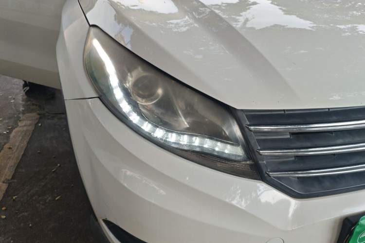 Used Dongfeng Fengon 580 2016 Revised Version 1.5T CVT Luxury Edition Right Front Headlight