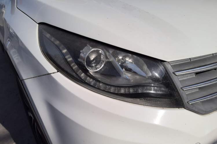 Used Dongfeng Fengon 580 2016 Revised Version 1.5T CVT Luxury Edition Right Front Headlight