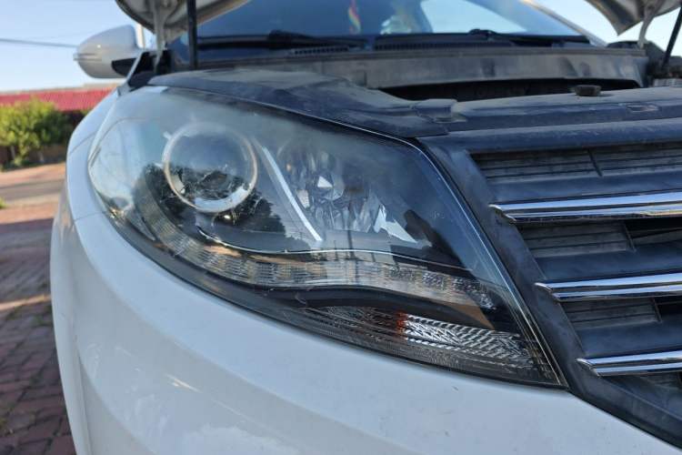Used Dongfeng Fengon 580 2016 1.5T Manual Luxury Edition Right Front Headlight