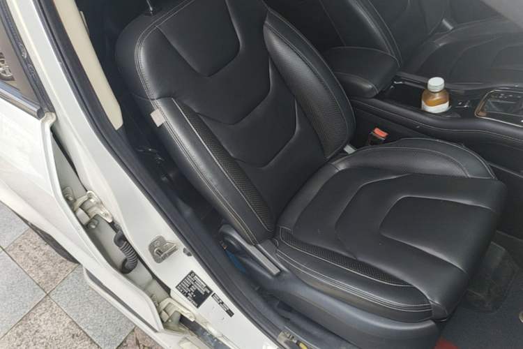 Used Dongfeng Fengon 580 2016 Revised Version 1.5T CVT Luxury Edition Right Front Seat