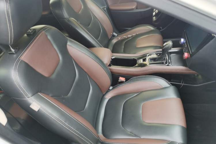 Used Dongfeng Fengon 580 2016 Revised Version 1.5T CVT Luxury Edition Right Front Seat