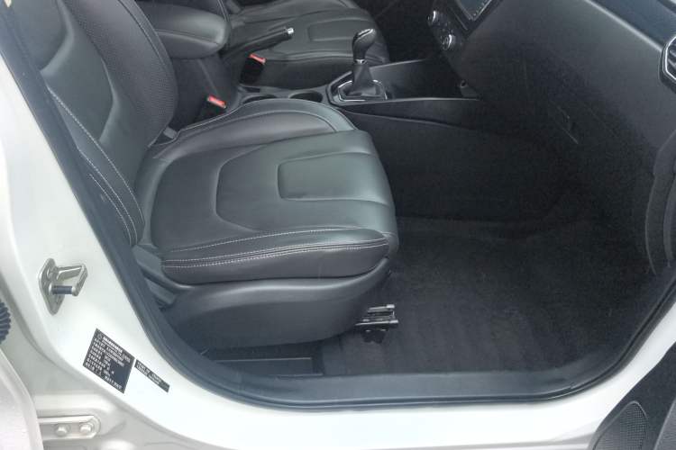 Used Dongfeng Fengon 580 2016 1.8L Manual Comfort Model Right Front Seat