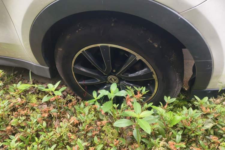 Used Dongfeng Fengon 580 2016 1.5T Manual Luxury Edition Right Front Wheel Hub
