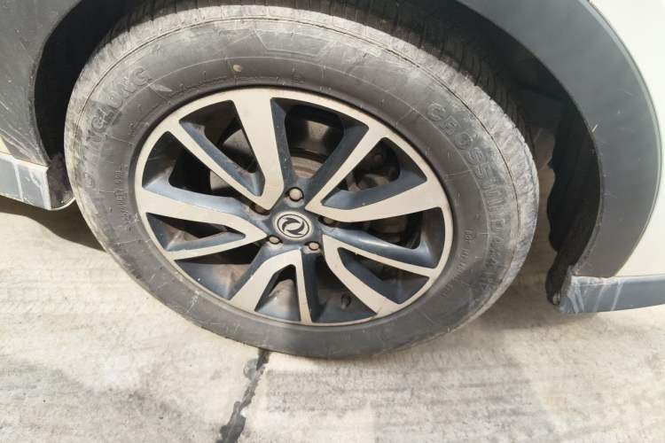 Used Dongfeng Fengon 580 2016 1.5T Manual Luxury Edition Right Front Wheel Hub