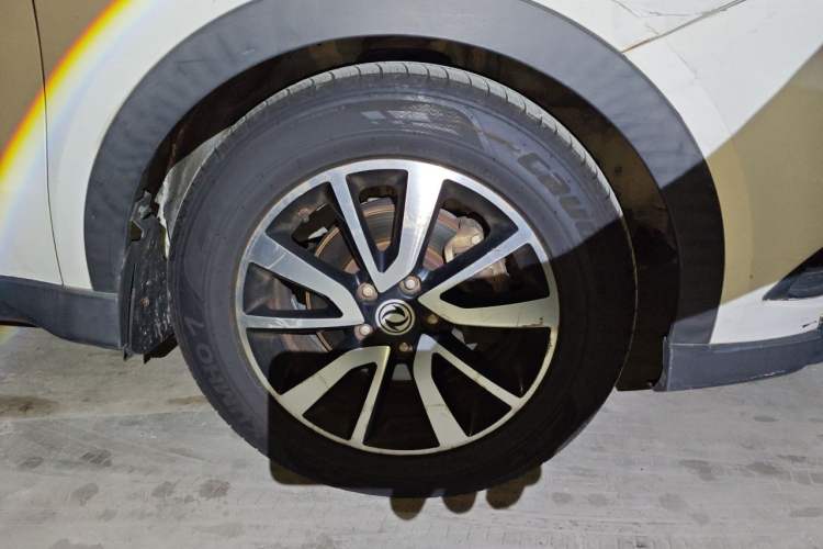 Used Dongfeng Fengon 580 2016 1.5T Manual Luxury Edition Right Front Wheel Hub