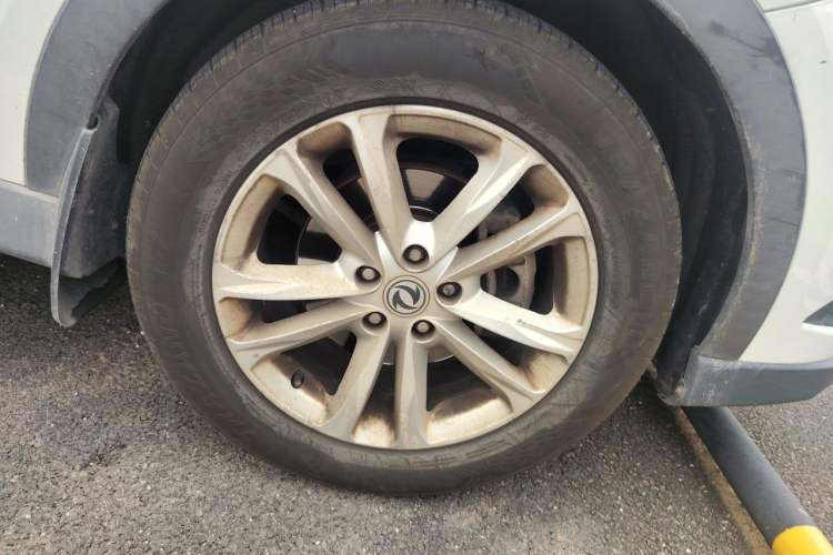 Used Dongfeng Fengon 580 2016 1.8L Manual Comfort Model Right Front Wheel Hub