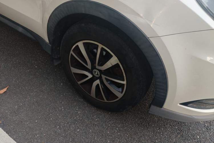 Used Dongfeng Fengon 580 2016 1.5T Manual Luxury Edition Right Front Wheel Hub