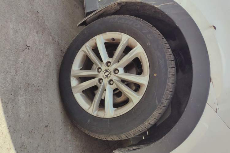 Used Dongfeng Fengon 580 2016 1.8L Manual Comfort Model Right Front Wheel Hub