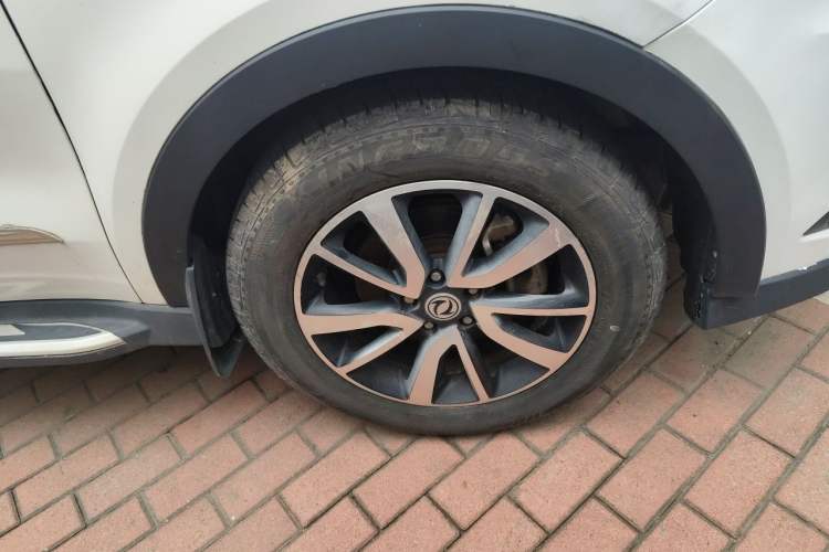 Used Dongfeng Fengon 580 2016 1.5T Manual Luxury Edition Right Front Wheel Hub