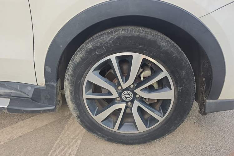 Used Dongfeng Fengon 580 2016 1.5T Manual Luxury Edition Right Front Wheel Hub
