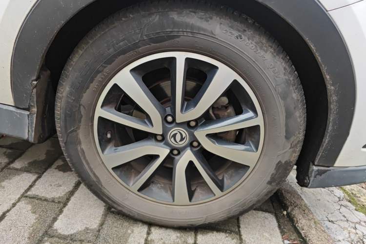Used Dongfeng Fengon 580 2016 1.5T Manual Luxury Edition Right Front Wheel Hub