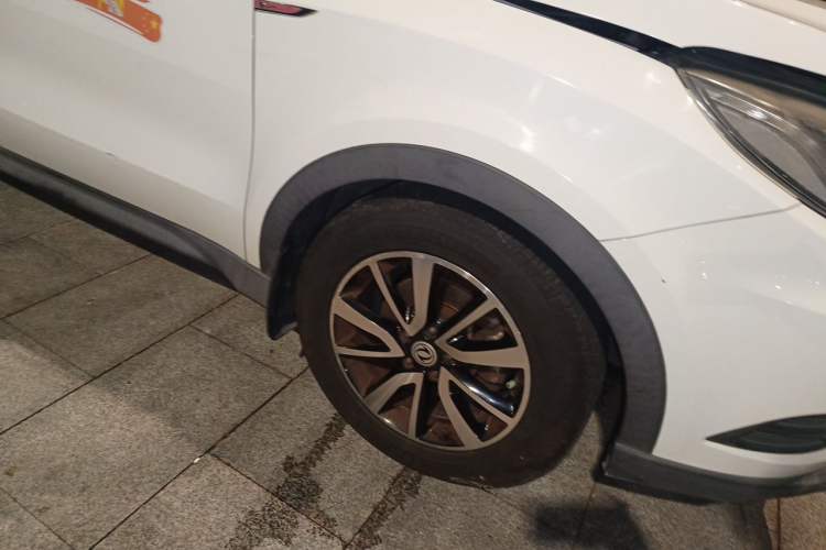 Used Dongfeng Fengon 580 2016 1.5T Manual Luxury Edition Right Front Wheel Hub