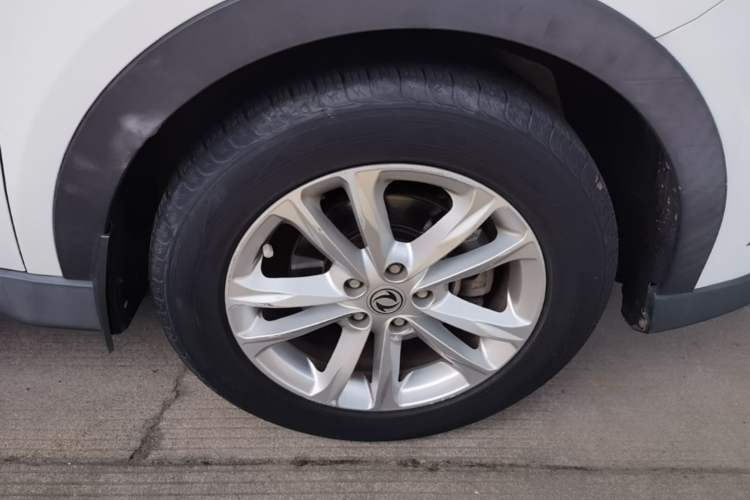 Used Dongfeng Fengon 580 2016 1.8L Manual Comfort Model Right Front Wheel Hub