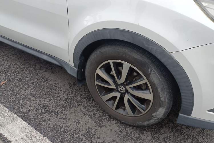 Used Dongfeng Fengon 580 2016 1.5T Manual Luxury Edition Right Front Wheel Hub