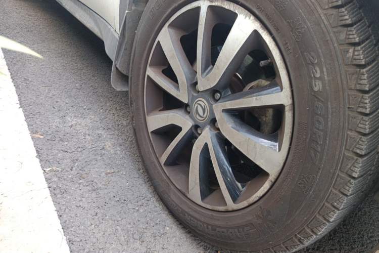 Used Dongfeng Fengon 580 2016 1.5T Manual Luxury Edition Right Front Wheel Hub