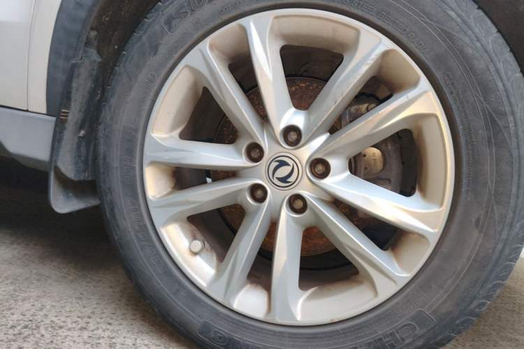 Used Dongfeng Fengon 580 2016 1.8L Manual Comfort Model Right Front Wheel Hub