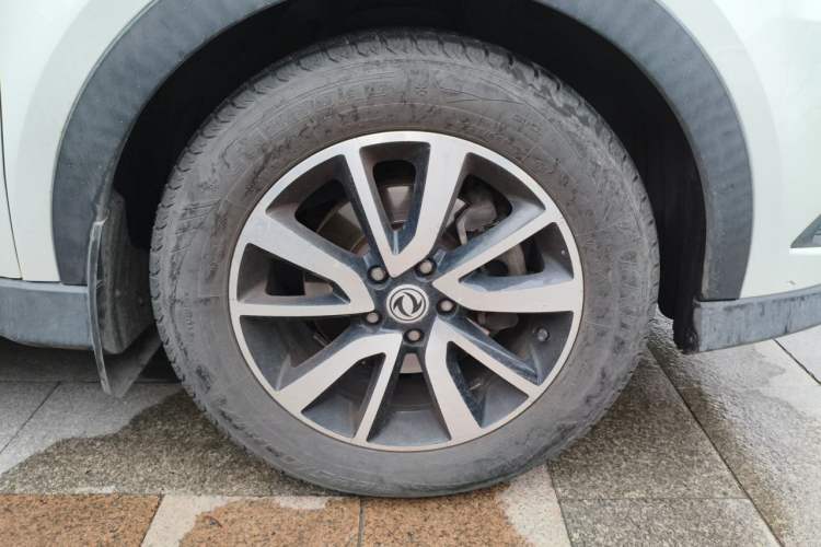 Used Dongfeng Fengon 580 2016 1.5T Manual Luxury Edition Right Front Wheel Hub