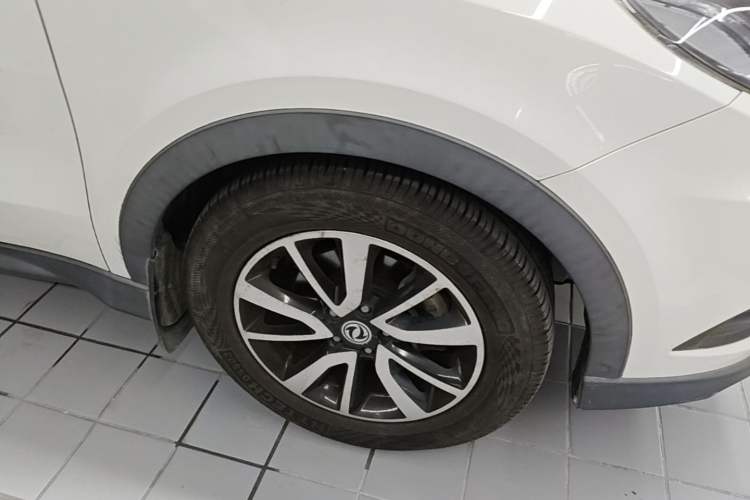 Used Dongfeng Fengon 580 2016 1.5T Manual Luxury Edition Right Front Wheel Hub