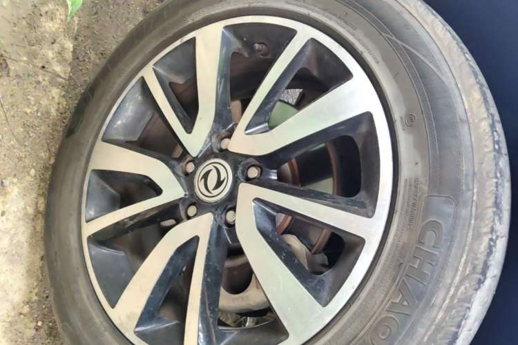 Used Dongfeng Fengon 580 2016 1.5T Manual Luxury Edition Right Front Wheel Hub