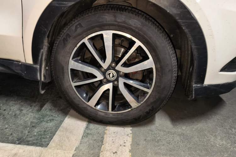 Used Dongfeng Fengon 580 2016 1.5T Manual Luxury Edition Right Front Wheel Hub
