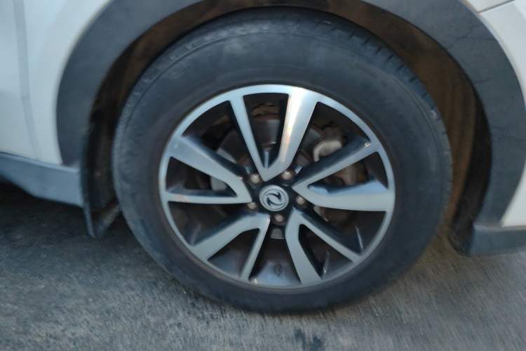 Used Dongfeng Fengon 580 2016 Revised Version 1.5T CVT Luxury Edition Right Front Wheel Hub