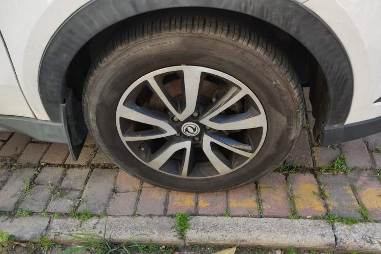 Used Dongfeng Fengon 580 2016 Revised Version 1.5T CVT Luxury Edition Right Front Wheel Hub