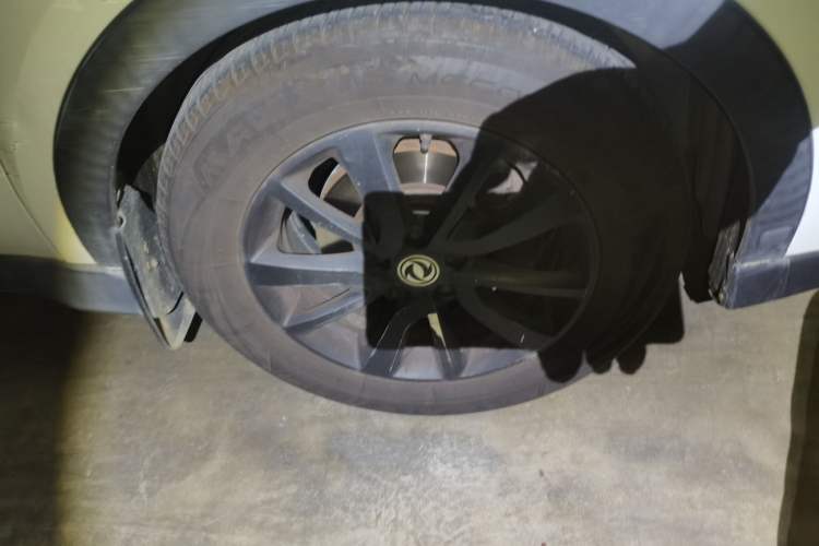 Used Dongfeng Fengon 580 2016 1.5T Manual Luxury Edition Right Front Wheel Hub