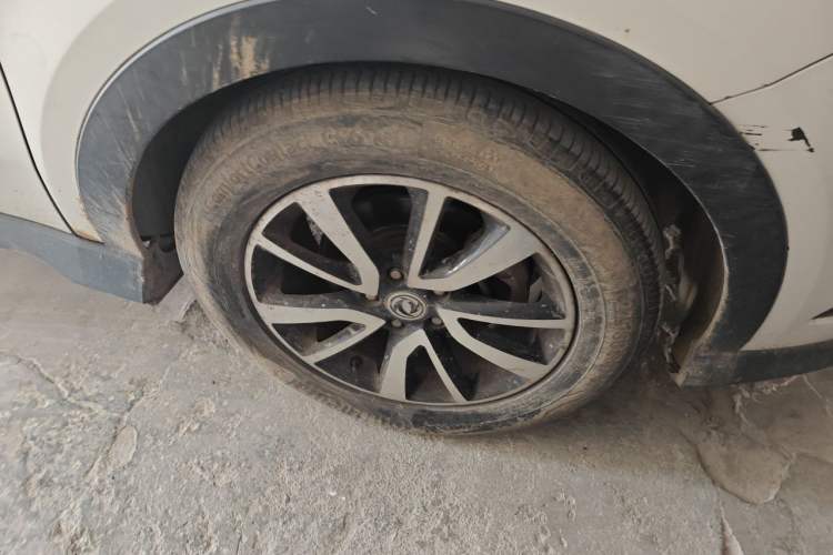 Used Dongfeng Fengon 580 2016 1.5T Manual Luxury Edition Right Front Wheel Hub