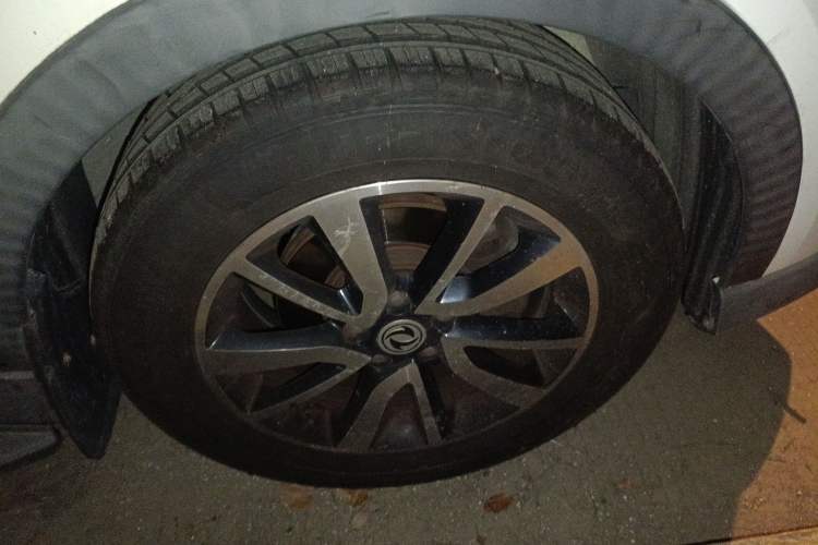 Used Dongfeng Fengon 580 2016 1.5T Manual Luxury Edition Right Front Wheel Hub