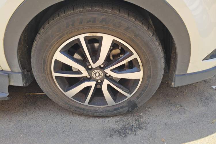 Used Dongfeng Fengon 580 2016 1.5T Manual Luxury Edition Right Front Wheel Hub