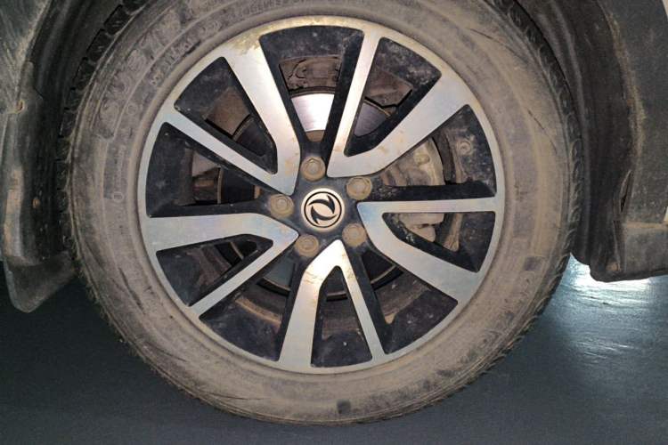 Used Dongfeng Fengon 580 2016 1.5T Manual Luxury Edition Right Front Wheel Hub