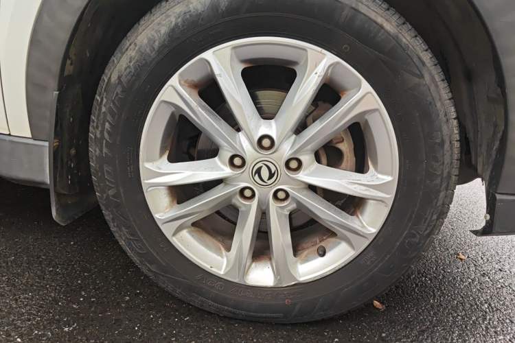 Used Dongfeng Fengon 580 2016 1.8L Manual Comfort Model Right Front Wheel Hub