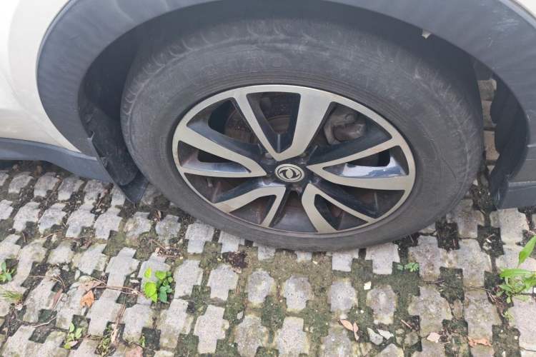 Used Dongfeng Fengon 580 2016 Revised Version 1.5T CVT Luxury Edition Right Front Wheel Hub