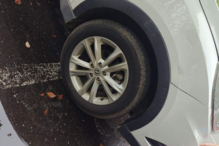 Used Dongfeng Fengon 580 2016 1.8L Manual Comfort Model Right Front Wheel Hub