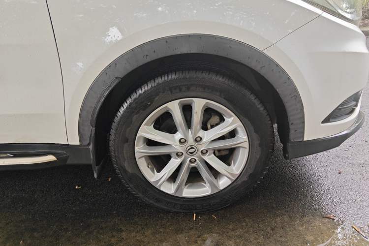 Used Dongfeng Fengon 580 2016 1.8L Manual Comfort Model Right Front Wheel Hub