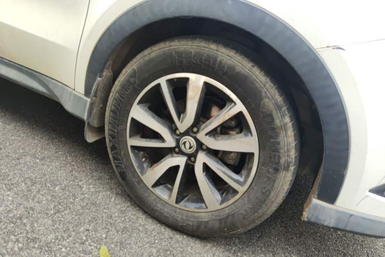 Used Dongfeng Fengon 580 2016 1.5T Manual Luxury Edition Right Front Wheel Hub