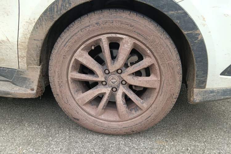 Used Dongfeng Fengon 580 2016 1.5T Manual Luxury Edition Right Front Wheel Hub