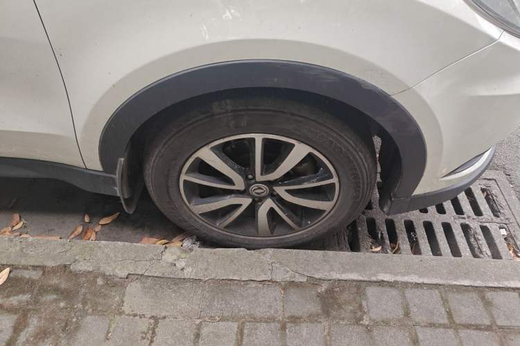 Used Dongfeng Fengon 580 2016 1.5T Manual Luxury Edition Right Front Wheel Hub