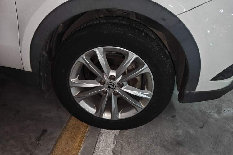 Used Dongfeng Fengon 580 2016 1.8L Manual Comfort Model Right Front Wheel Hub