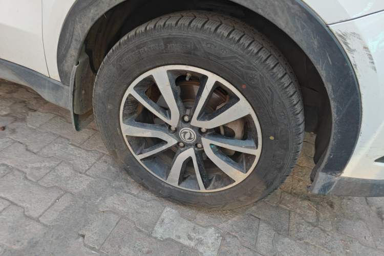 Used Dongfeng Fengon 580 2016 1.5T Manual Luxury Edition Right Front Wheel Hub