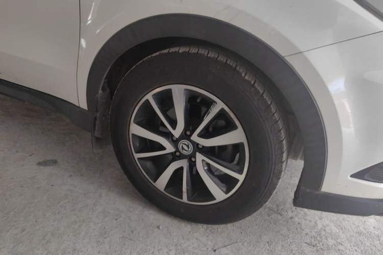 Used Dongfeng Fengon 580 2016 1.5T Manual Comfort Model Right Front Wheel Hub
