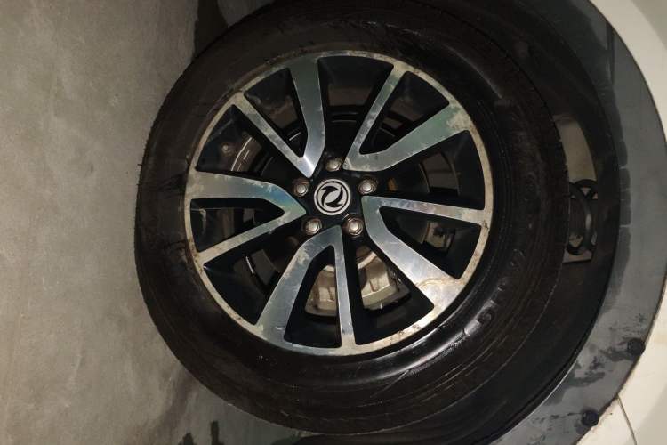 Used Dongfeng Fengon 580 2016 Revised Version 1.5T CVT Luxury Edition Right Front Wheel Hub