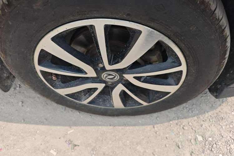 Used Dongfeng Fengon 580 2016 1.5T Manual Luxury Edition Right Front Wheel Hub