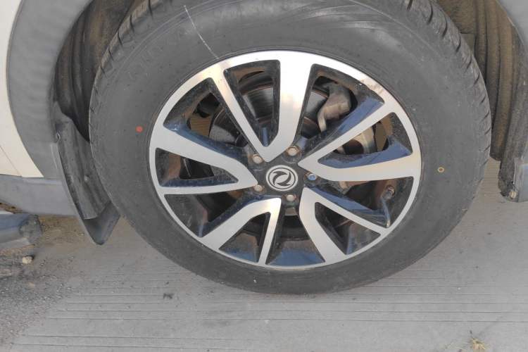 Used Dongfeng Fengon 580 2016 1.5T Manual Luxury Edition Right Front Wheel Hub