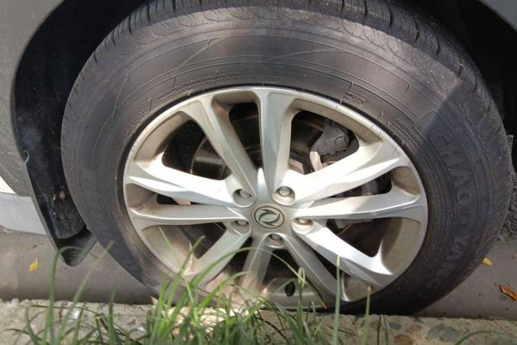 Used Dongfeng Fengon 580 2016 1.8L Manual Comfort Model Right Front Wheel Hub