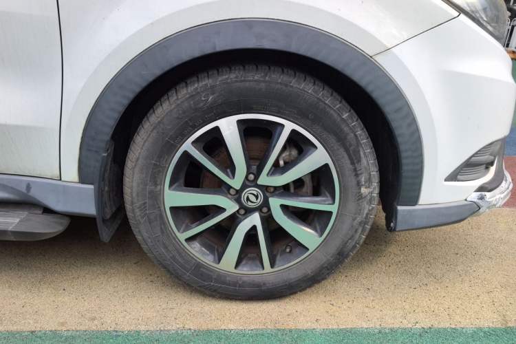 Used Dongfeng Fengon 580 2016 1.5T Manual Luxury Edition Right Front Wheel Hub