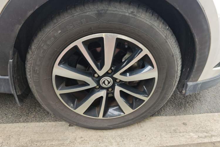 Used Dongfeng Fengon 580 2016 1.5T Manual Luxury Edition Right Front Wheel Hub