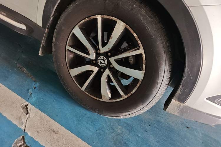 Used Dongfeng Fengon 580 2016 1.5T Manual Luxury Edition Right Front Wheel Hub