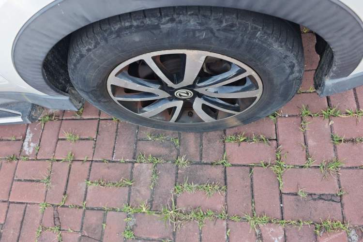 Used Dongfeng Fengon 580 2016 1.5T Manual Luxury Edition Right Front Wheel Hub