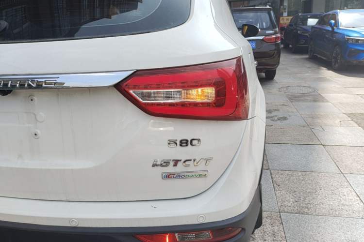 Used Dongfeng Fengon 580 2016 Revised Version 1.5T CVT Luxury Edition Right Rear Taillight